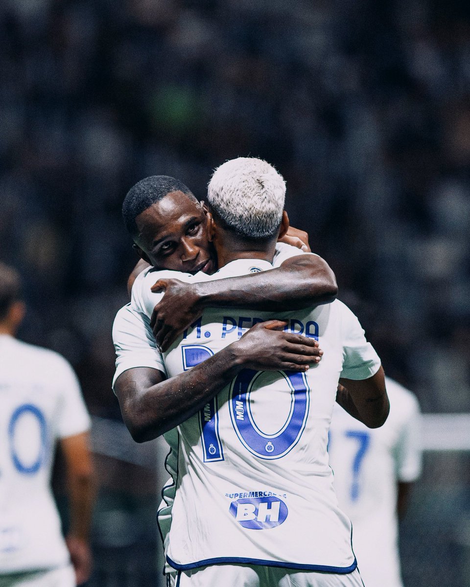 MatheusPereira's tweet photo. Que orgulho dessa equipe, viver isso é um sonho! 🤷🏾‍♂️💙 @Cruzeiro https://t.co/hD4IyhKObf