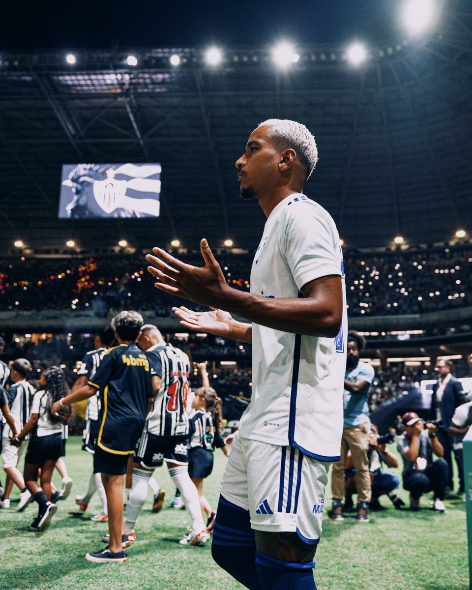 MatheusPereira's tweet photo. Que orgulho dessa equipe, viver isso é um sonho! 🤷🏾‍♂️💙 @Cruzeiro https://t.co/hD4IyhKObf