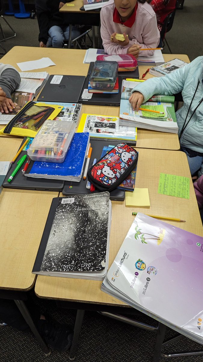 J_Vazquez_3's tweet photo. Sandwich activity for literary elements. An amazing way to get your students to review the story and Teks. They write their ideas down, share and the. Add more to their sticky. #tomalapalabra #sharingactivity #talktolearn @Horn_Dream_Big @AliefLearns @AliefISD @HornBeyondBooks https://t.co/1vgfEUPlaz