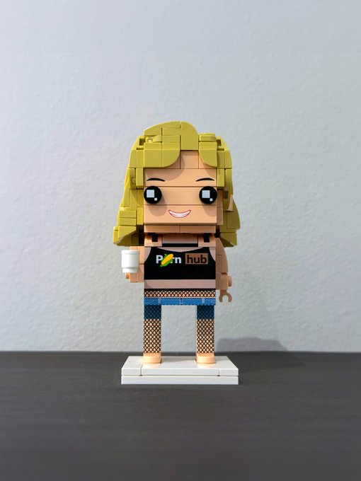 You know you have made it when there is a Lego version of yourself 😂 @pornhub https://t.co/mKcfdAI4c<a href="/tag/avnawards"class="tags"><span>#avnawards</span></a>