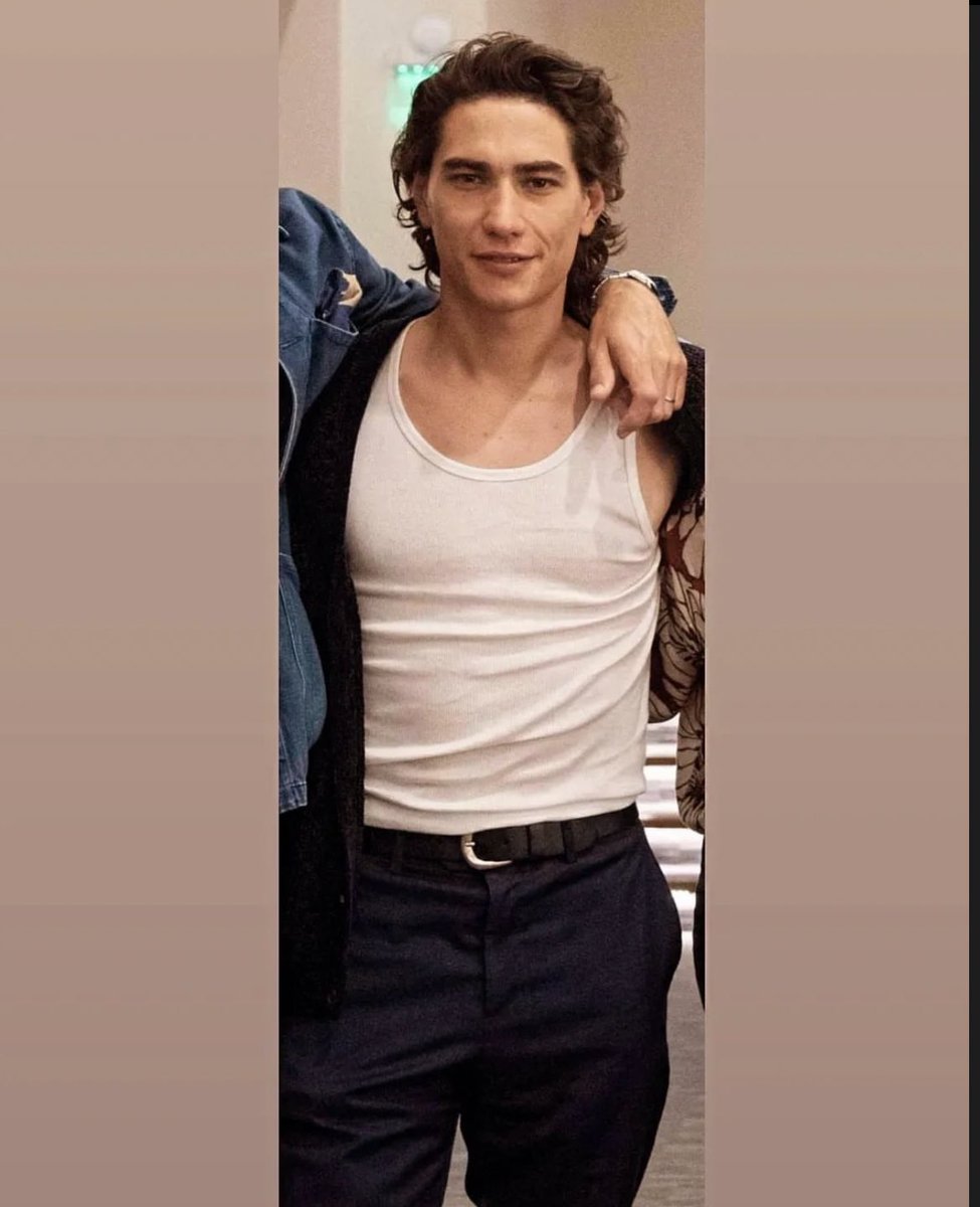 halbrandthinker's tweet image. SAVE ME URUGUAYAN MAN SAVE ME