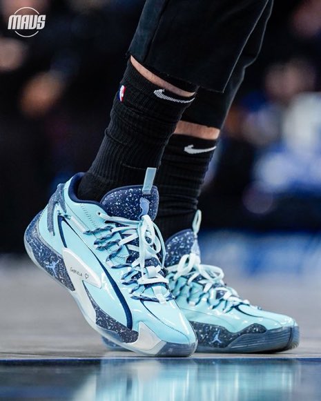 YahooSports's tweet photo. Luka wearing the Tobacco Road Luka 2 PE tonight, which is named after the road between UNC and Duke 🔥

(via @dallasmavs) https://t.co/QTGlIJSXcX