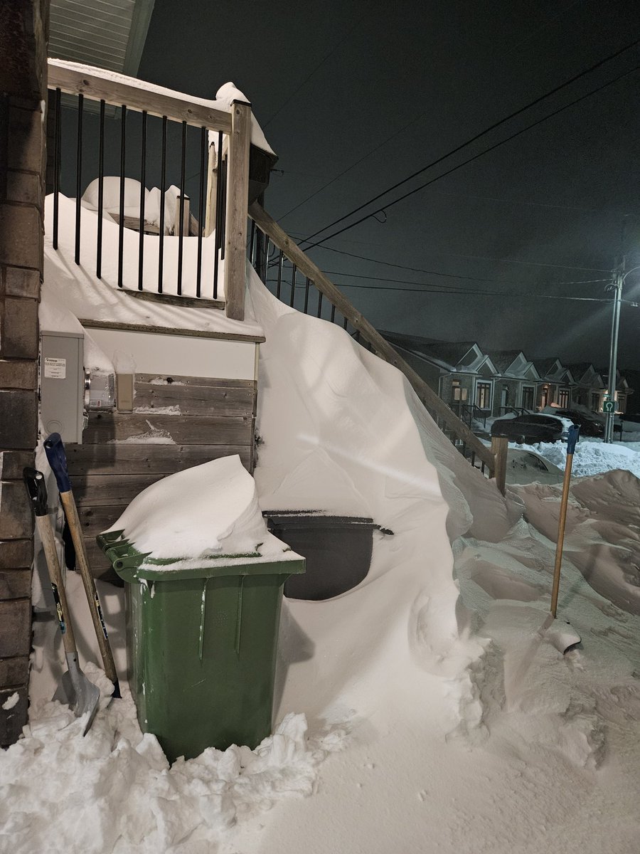 Been a while since I've had a snow drift this high. Timberlea, NS. #nsstorm #blizzard @YHZweatherguy