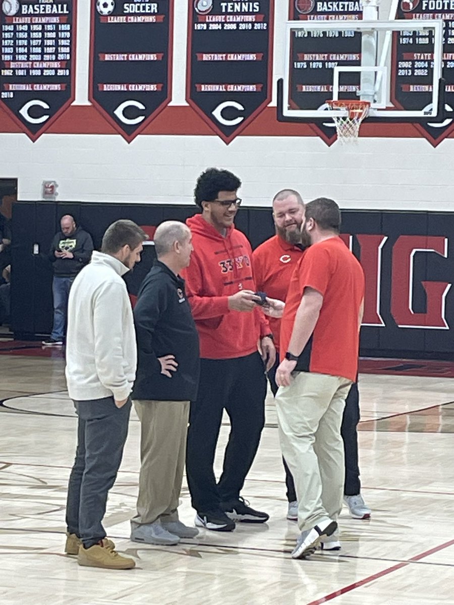 Former football standout and current football player at Youngstown State TJ Fulgham receiving his state championship wrestling ring. @Athletics_CV @CirclevilleCity