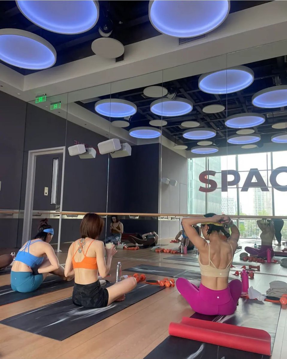 jauvanajeffrey's tweet photo. Yoga in the morning, especially good mood https://t.co/RRDfPDXeAB