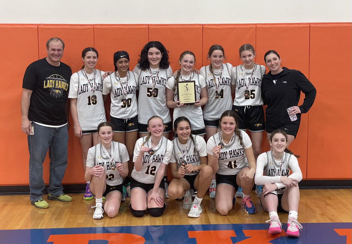 petehunt_13's tweet photo. 🚨District Tourny Champions🚨 These girls finished off their perfect season with one of the most exciting wins I have ever seen. 8th Henry girls were a combined 25-1 this season! What an amazing group of kiddos! #ProudCoach ⁦⁦@HenryHawksLISD⁩ https://t.co/pSrCwEhNQw