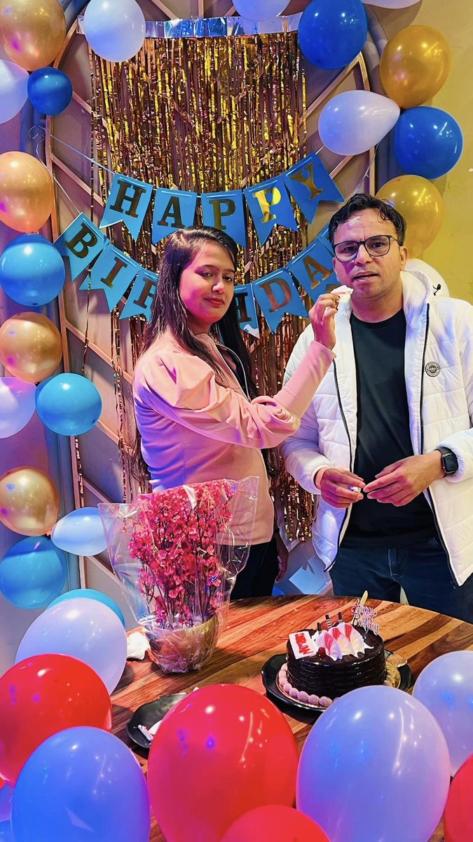sharwan47's tweet photo. I celebrated my birthday with the amazing team at B2infosoft and had an absolutely fantastic day. Surrounded by the incredible camaraderie of Team B2infosoft, my birthday was a joyous occasion filled with cherished memories and heartfelt celebrations. @b2infosoft #meridairy https://t.co/pt0KStH89c