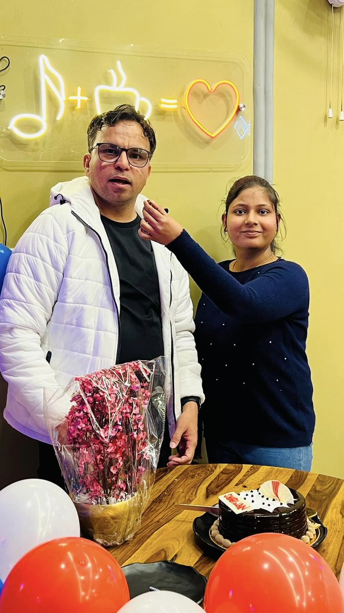 sharwan47's tweet photo. I celebrated my birthday with the amazing team at B2infosoft and had an absolutely fantastic day. Surrounded by the incredible camaraderie of Team B2infosoft, my birthday was a joyous occasion filled with cherished memories and heartfelt celebrations. @b2infosoft #meridairy https://t.co/pt0KStH89c