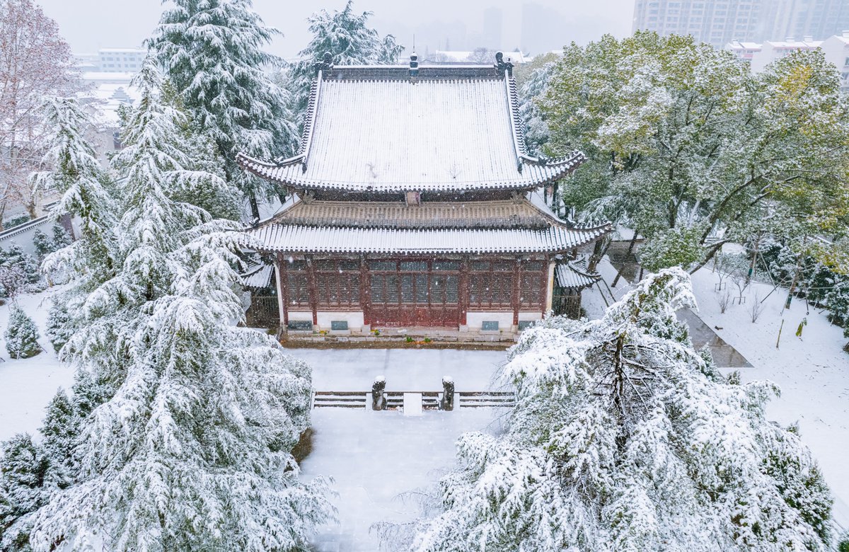 AnhuiTravel's tweet image. In the cold winter, Wuhu Ancient Town, covered in white snow, resembles an ancient book carefully perused by time, with each page brimming with poeticism and beauty. (Located in Wuhu City)
#StartofSpring #AnhuiLife #StayUniqueAH #VibrantAnhui #SouthernAnhui