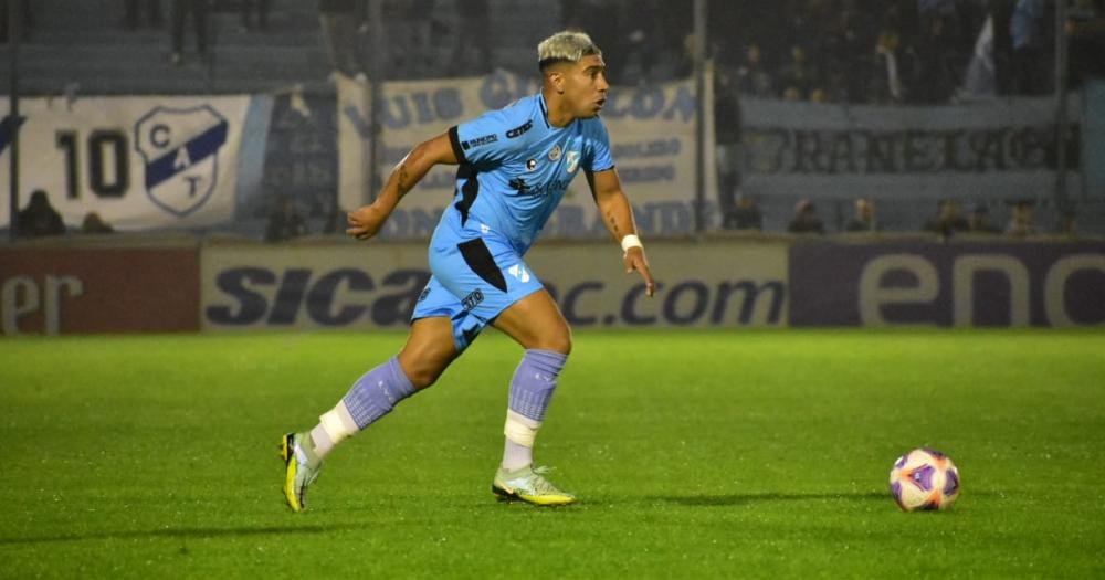 Cuando no estás
La casa vacía pregunta: ¿Cuándo volverás?
Y escribo versos crueles conmigo
Cuando no estás
Estoy esperando que vuelvas