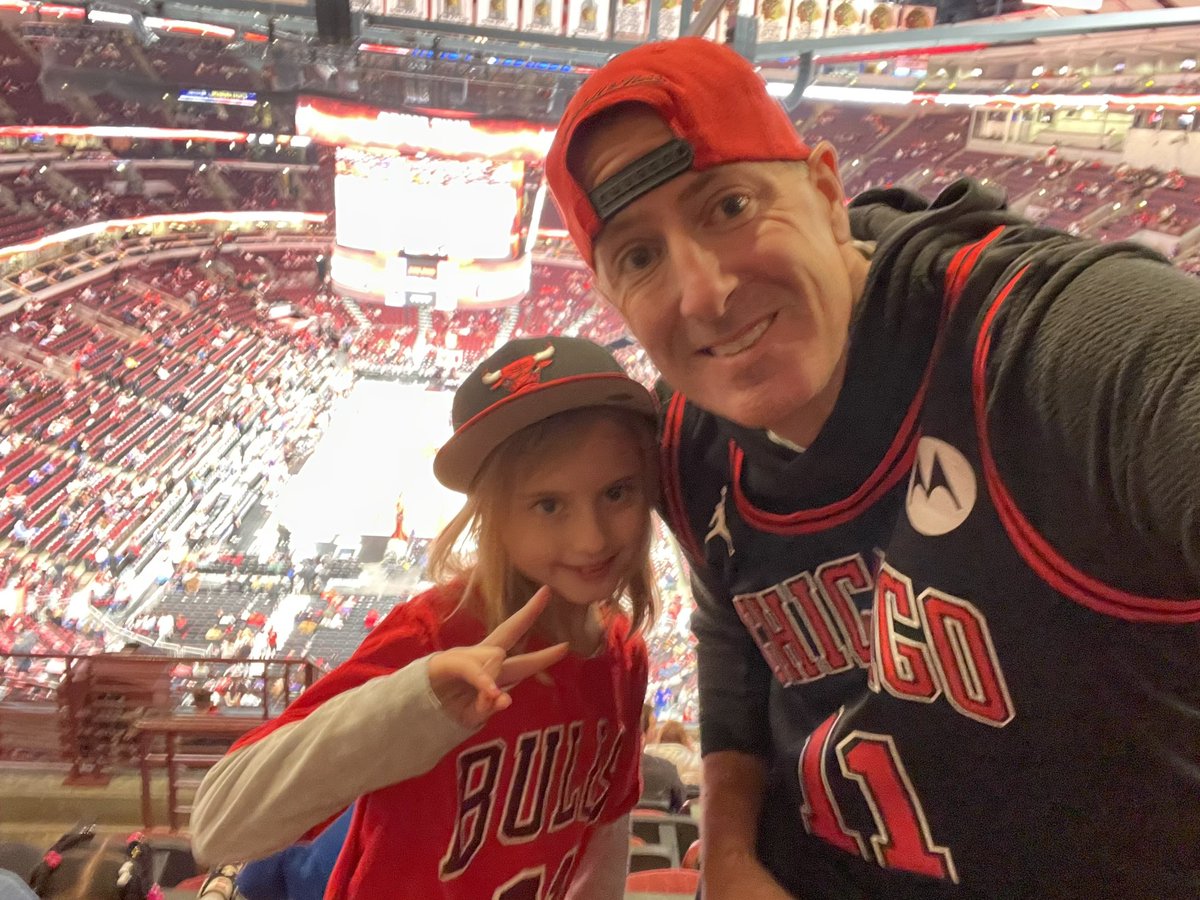 scharry0007's tweet photo. Let’s Go @chicagobulls ! #seered https://t.co/Q2rbKHv1qZ