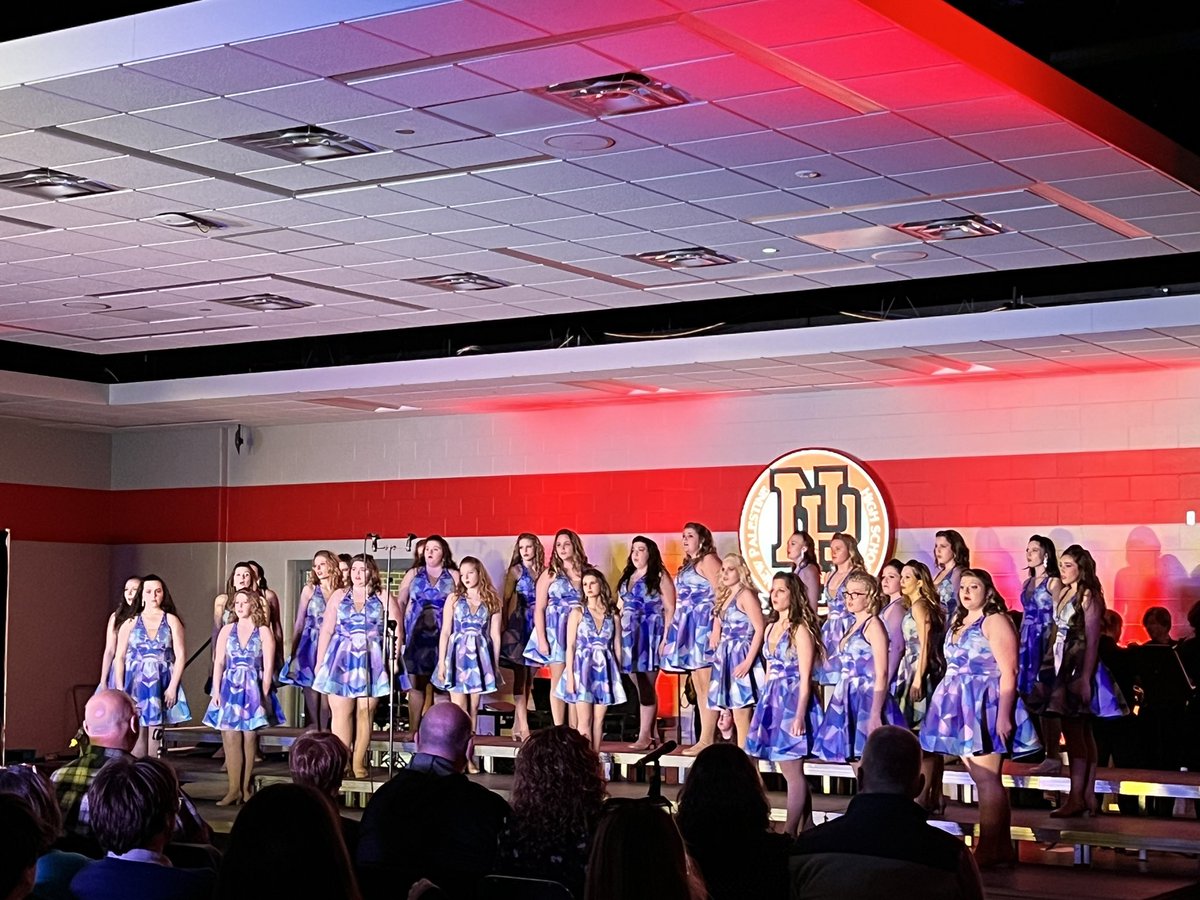 Singing. Dancing. Pianos. Guitars. And of course a little Taylor Swift. Amazing talent at Cabaret tonight! @VoelzJames @MooreNPJH @BurkNPHS @llantrip @SouthernHancock @dean_mj @ChoirsNphs #WeAreDragons #ChoirUp