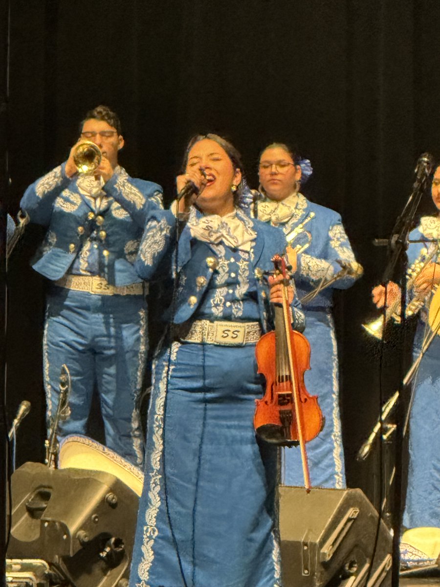 SSAISDssahs's tweet photo. The South San Antonio High School Mariachi Estrellas De Azul received a "Superior" One Rating at the UIL Hill Country Zone Mariachi Competition and are going to STATE! #PawsUp https://t.co/ovvyCRwQM1