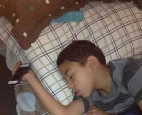 voy a cerrar los ojos mientras me responde