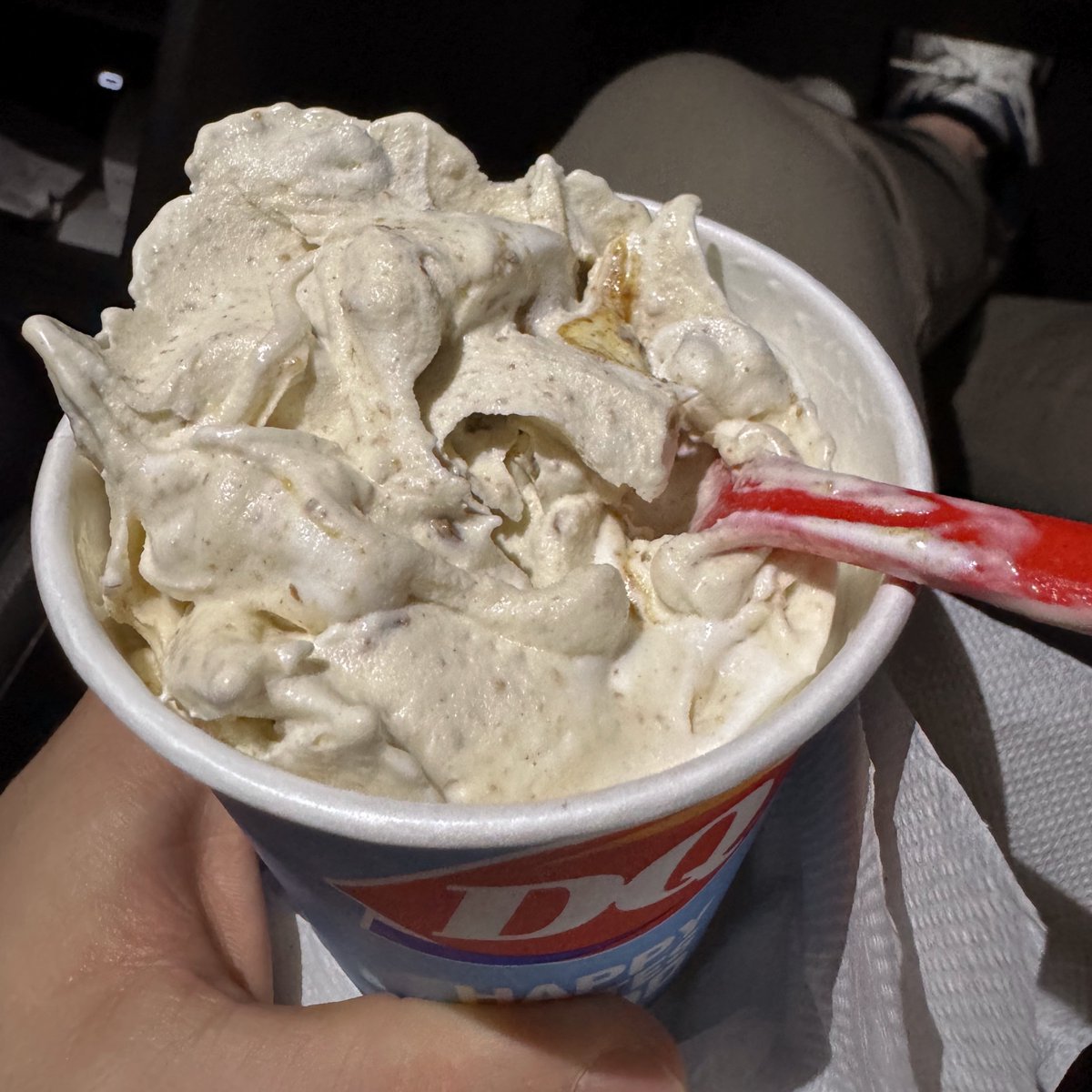 _willcompton's tweet photo. Royal Reese’s Fluffernutter https://t.co/X76TM9UjW5