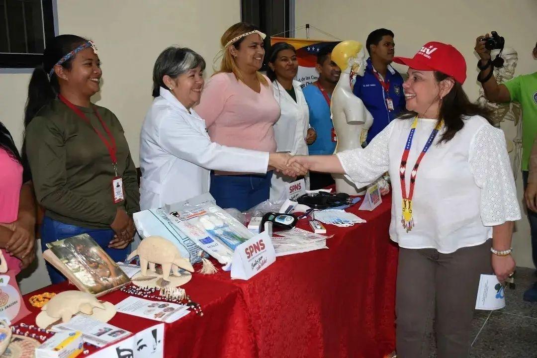 pltgoneidys's tweet photo. Con una extraordinaria Expoferia rememoramos aquel por ahora, que se quedó para siempre en el corazón y la conciencia del pueblo, recordamos al Comandante Chávez, cuando inició la refundación de la Patria, y hoy seguimos junto al Presidente @NicolasMaduro
#ComprometidaConTodos https://t.co/8N98uKlQKO