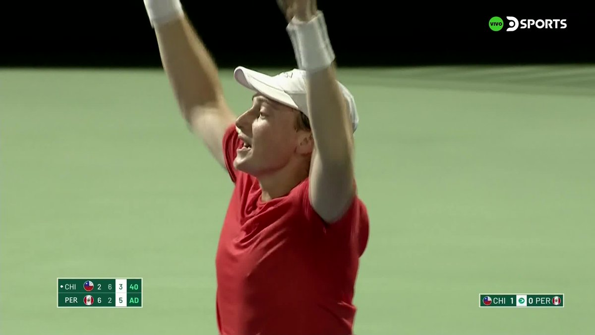 RenzoGaliano's tweet photo. Ignacio Buse (438ATP) ha conseguido el triunfo más importante de su vida al imponerse ante Nicolás Jarry (20ATP). Resultado imperial: 6-2, 2-6 y 6-3. Igualada la serie para Perú contra Chile en Copa Davis. Sí, hay futuro. 🇵🇪🎾 https://t.co/M5r7LOzLwF