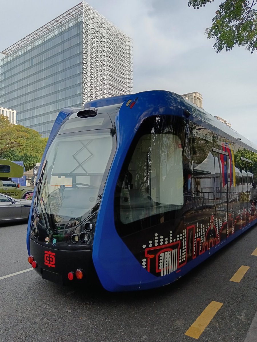 alankllim's tweet photo. Advance vechile system for Putrajaya, but queue mindset still not there, as long as people do not  queue, how country can move on? 

#mobilus #Art #putrajayaopenday #POD2024 #artputrajaya #Mindset #life #manusia https://t.co/MX3ne6Svg6