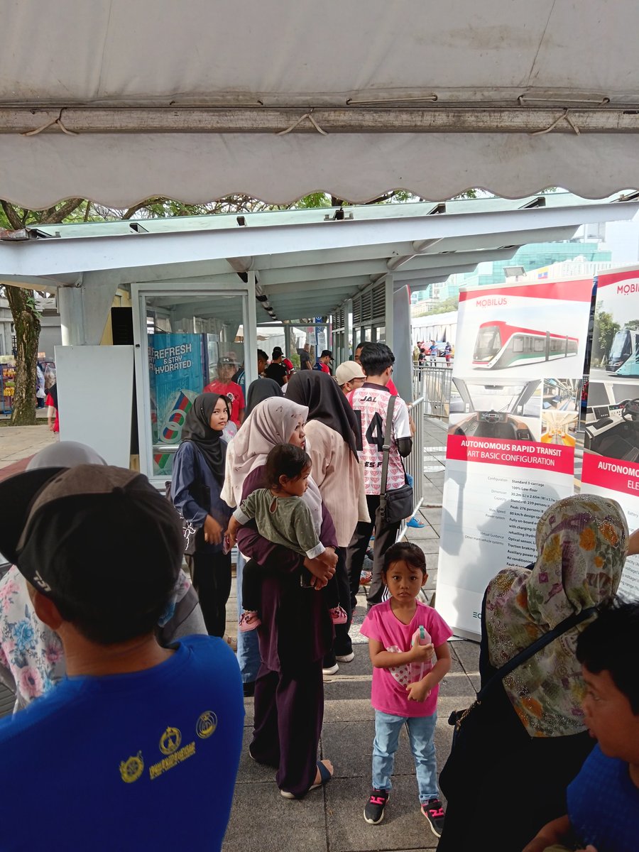 alankllim's tweet photo. Advance vechile system for Putrajaya, but queue mindset still not there, as long as people do not  queue, how country can move on? 

#mobilus #Art #putrajayaopenday #POD2024 #artputrajaya #Mindset #life #manusia https://t.co/MX3ne6Svg6