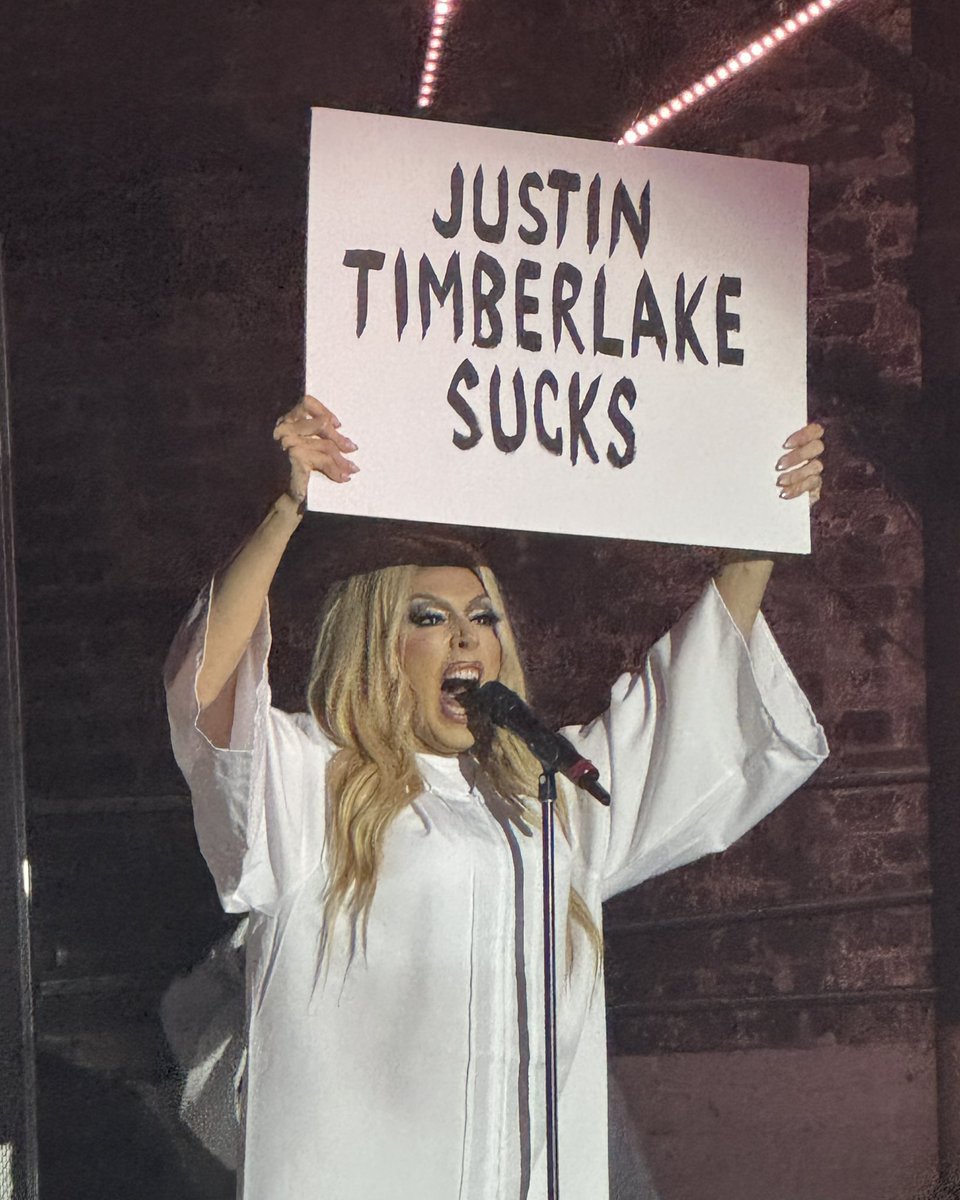 aquariaofficial's tweet photo. 🪧 @Alaska5000 🪧 https://t.co/IimVNg14FQ