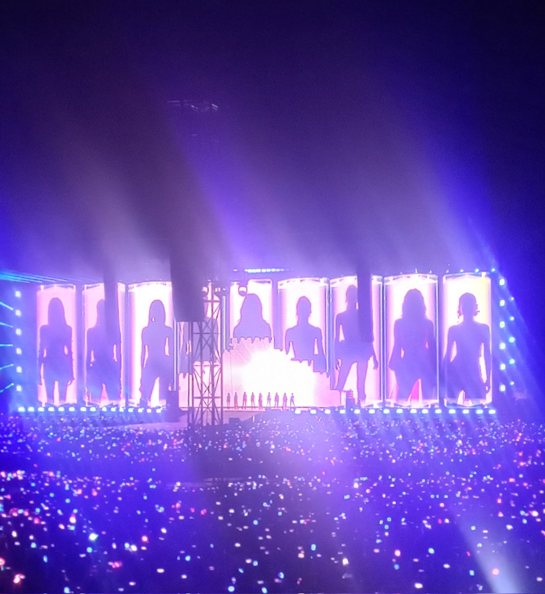 Sleep_Guillo's tweet photo. Reinotas, Jihyo la mujer más sensual del mundo ♥️
Valió la pena la espera y el cansancio 🤍
#READYTOBE_MEXICO #READYTOBE #ReadyToBeOnce #2deFebrero #ForoSol https://t.co/cf9DAQHkwL