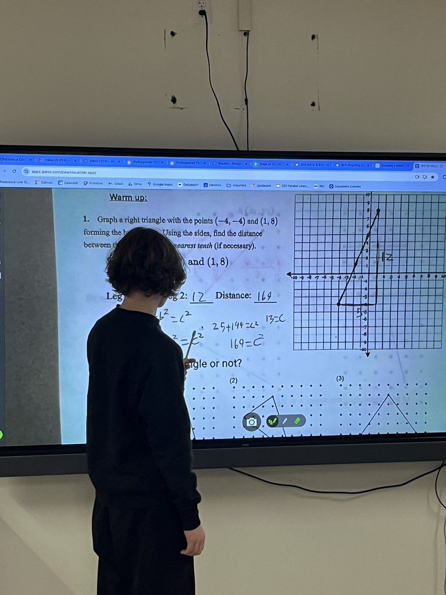 JessicaLeitman's tweet photo. Ms. Del Pozzo is superstar 🤩! She’s up at the board helping our #Team202 students find the midpoint of the segments. 🌟 #teamwork @Greeley_Math @MrInhaber @jsullivan165 @ski626 @Lauren_Olmo @PlateKaitlyn https://t.co/vfOcwnNWXc