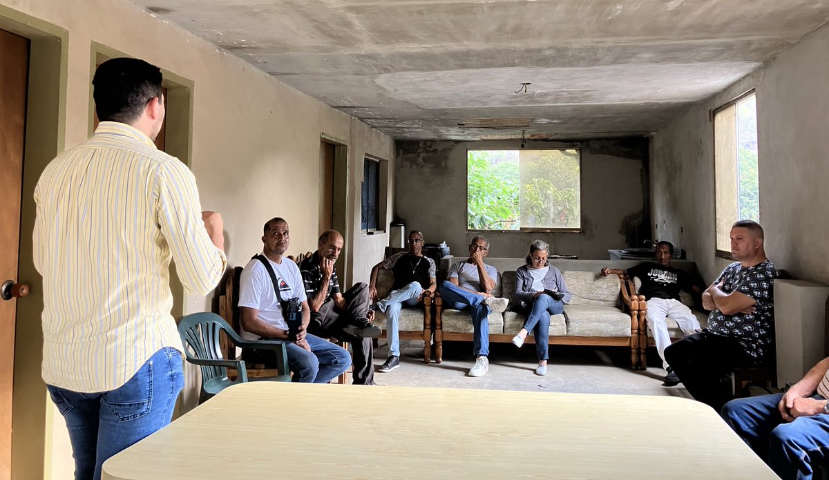 MVelazcoM's tweet photo. ¡Antimano, #ConVzla! 🇻🇪

Las parroquias de Caracas están organizándose de manera acelerada para la construcción de los #600K. 

Estamos listos para promover y defender el voto en las presidenciales de este año. Se viene un triunfo histórico.

¡Hasta el final, con @MariaCorinaYA! https://t.co/vXZ43YsQUc