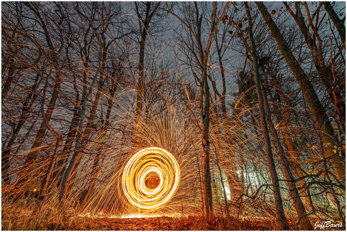 🔥Try and set the night on fire🔥
#SteelWoolPhotography #Woods #Trees #Fire #Ice #LongExposurePhotography