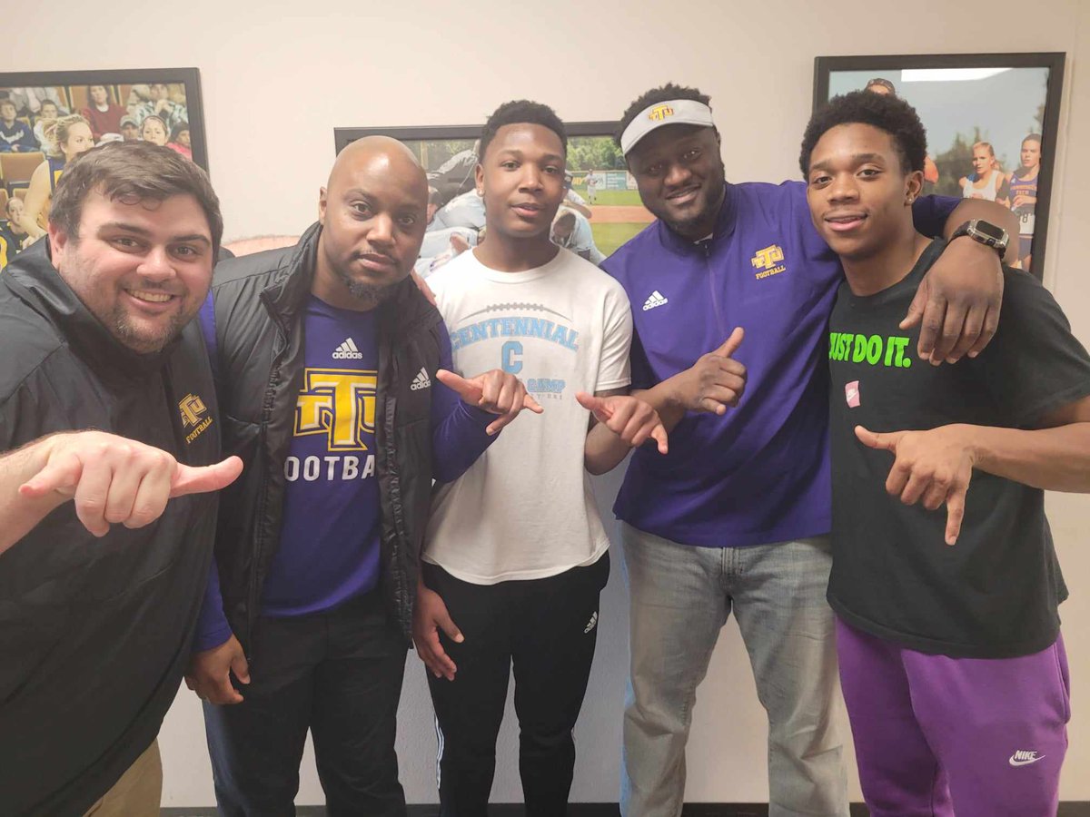 coachmurda90's tweet photo. 👀
@chs_cougars_fb #NoExcuses2024Squad @TheDominicReed @Dj3k_9  was in Cookville today! Big shout out to 🤝🏿💙 @CoachWilder353 @CoachSamTTUFB @CoachBBlackmon
@TNTechFootball for all the love and hospitality! It truly was a great visit. #AimHigh #WingsUp https://t.co/u84DX5T666
