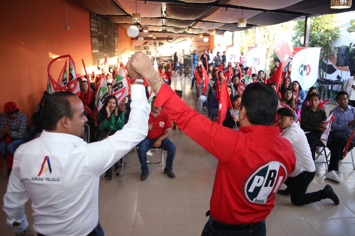 Siempre es un enorme gusto estar en mi tierra #Quecholac, donde tomé protesta al nuevo comité municipal de la <a href="/RJXMex_Pue/">Red Jovenes X Mexico Puebla</a>, donde se está realizando un gran trabajo por el partido de la mano de mi hermano <a href="/AdrianTrujilloT/">Adrián Trujillo</a>.

#UnidosSíPodemos 🇲🇽