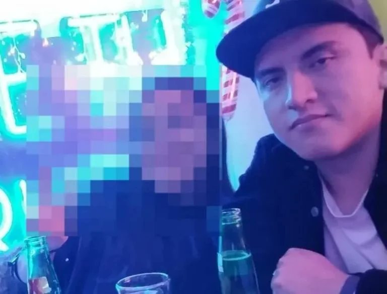QuestoyQueLotro's tweet photo. #SeBusca #FoxStore #Naucalpan #EdoMex #CDMX 

Empleada es brutalmente golpeada por gerente de tienda deportiva en Edoméx | VIDEO https://t.co/ObrF7WdzCM https://t.co/oGzvZTnyA2