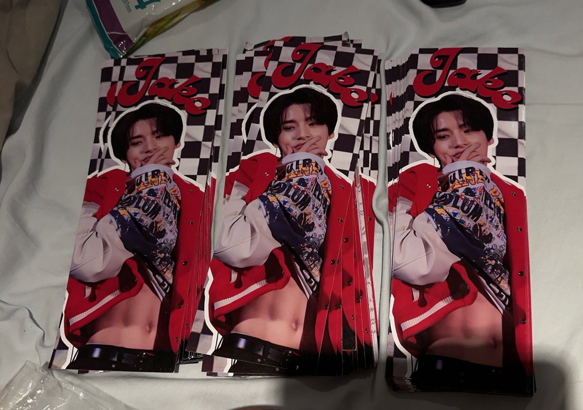 ang dami pang tira na banners 😭 super hassle kasi ng processing + weather yesterday 

what should i do with theseee