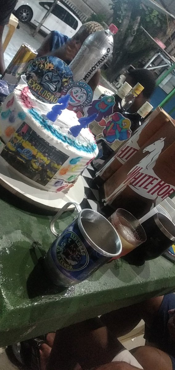 Teve bolinho surpresa com direito ao primeiro Ano 🥳💣🎭💣🏳️