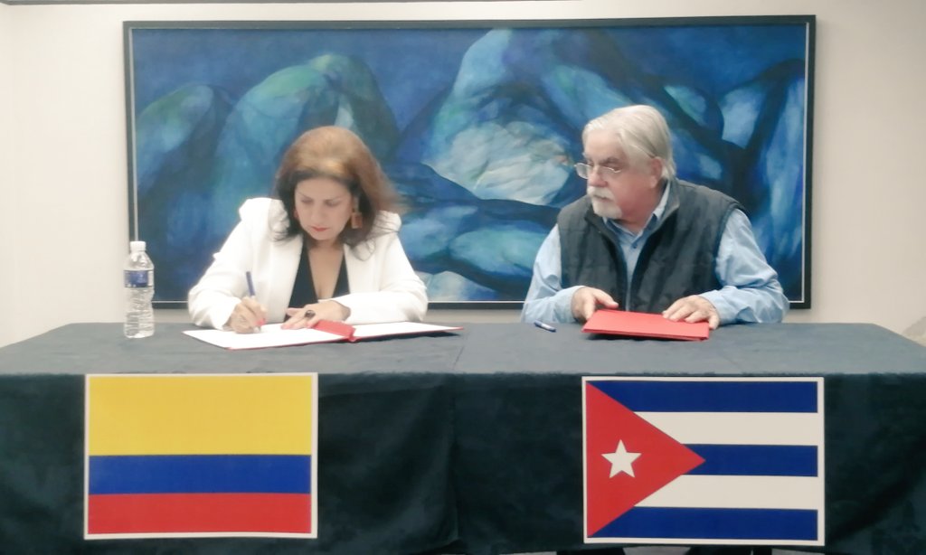 triana_alexis's tweet photo. Firman convenio de trabajo la Cinemateca de #Cuba y la Fundación del Patrimonio Fílmico Colombiano en @cubacineicaic
El acuerdo abarca la restauración de documental de Jorge Fraga sobre Juegos Panamericanos de Cali #Colombia Alexandra Falla y Luciano Castillo rubricaron documento https://t.co/AxzDiYUKhr