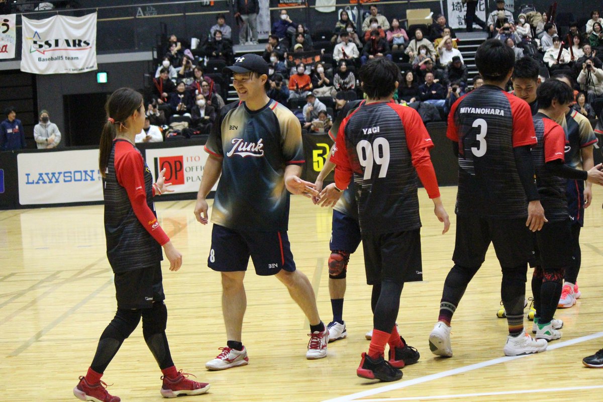 B5JPN_official's tweet photo. 侍ジャパンチャレンジカップ
第1回 Baseball5 日本選手権
横浜武道館　オープンの部　

第一試合 試合結果
ジャンク5 (東京都町田市) 2-1 5 STARS (埼玉県上尾市)

第二試合　11:05～
Hi5Tokyo (東京都文京区) VS Konoha(富山県南砺市)

#baseball5
#B5JAPAN https://t.co/mS5277NWSH