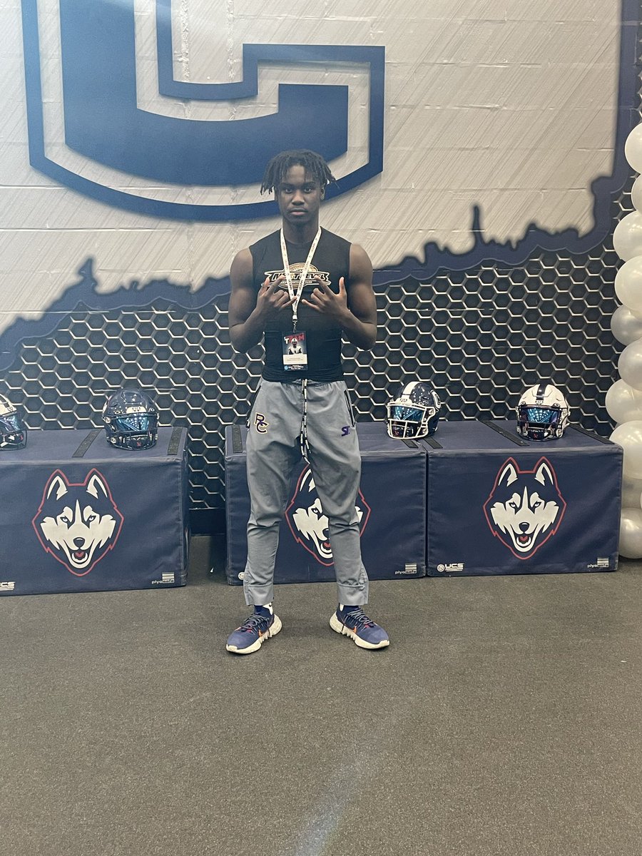 christian3hree's tweet photo. Thank you for having me!! @UConnFootball @KashifMoore @CoachDHilliard @CoachJimMoraFB
UnConn was a great experience and I had a great time, looking forward to coming back again!! #GoHuskies #NEVERRINGTHEBELL🛎️ @CoachDShaw @RomanCatholicHC @CmdPanther1 @PRZPAvic @EdOBrienCFB https://t.co/kYnMN8pOFp