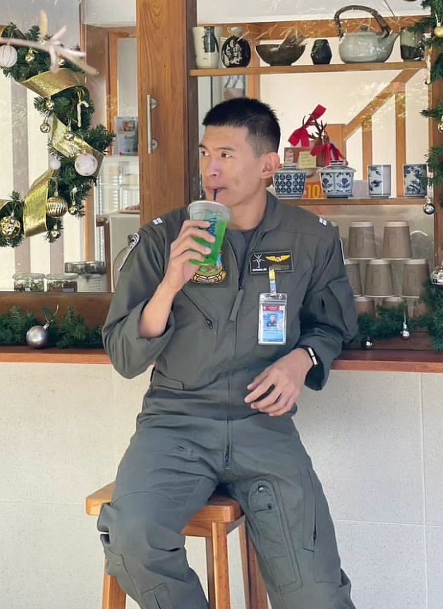 bodin_tor's tweet photo. Firm, Royal​ Thai​ Air​ Forces​ Officer.​ 🇹🇭✈️😍💦💦💦 https://t.co/w29IST8L9p