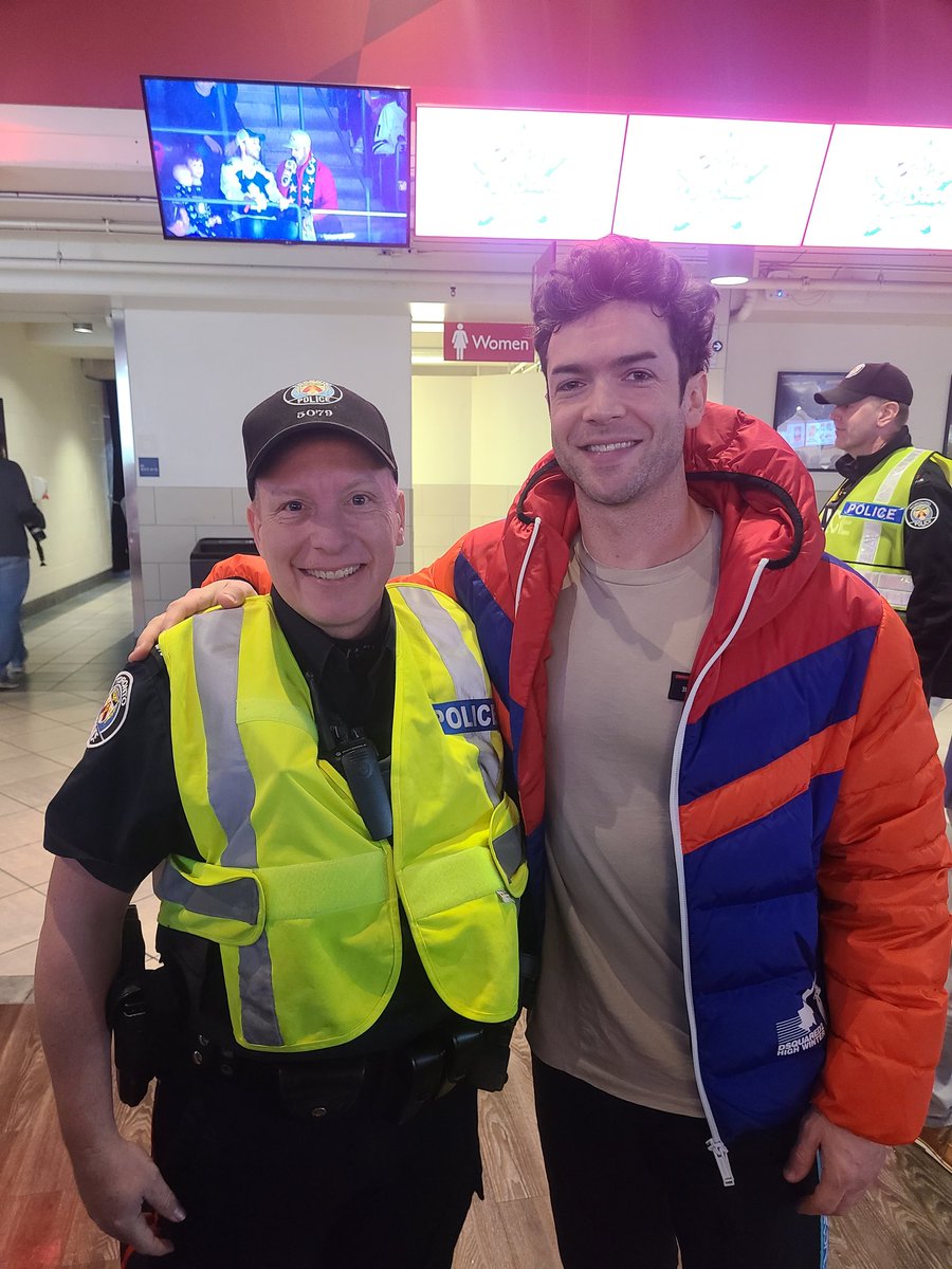 Boysct32's tweet photo. Pleasure to meet you at the game! #NHLAllStar @ethangpeck https://t.co/0kJQKUNAoA