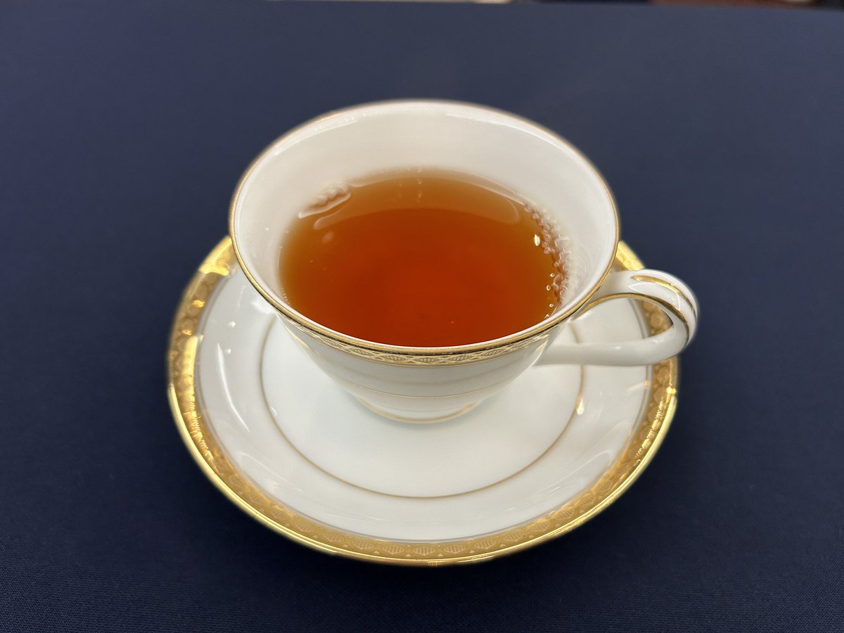 takayamaezato's tweet image. 会議の合間に
やっぱりカップで飲むティーは格別
#ティー
#Noritake