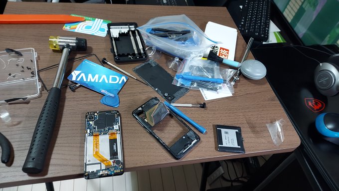 モバイルルーターとして使ってたrakuten mini  バッテリーがヘタってたんで入れ替えたんですが 分解が鬼大変でした ミドルフレームが全然外れない  とりまバッテリーが新品になり快適に動作しています<a href="/tag/%E3%83%89%E3%82%B9%E3%83%91%E3%83%A9%E3%82%BB%E3%83%83%E3%83%88%E3%82%A2%E3%83%83%E3%83%97"class="tags"><span>#ドスパラセットアップ</span></a>