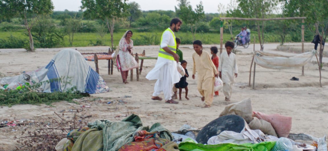 AlyeeIrfan's tweet photo. جس حال میں جینا مشکل ہم اس حال میں جیئے ہیں ۔
#PeopleForHumanity
@BBhuttoZardari @BakhtawarBZ @AseefaBZ @beenasarwar https://t.co/vIbn5ehsXS