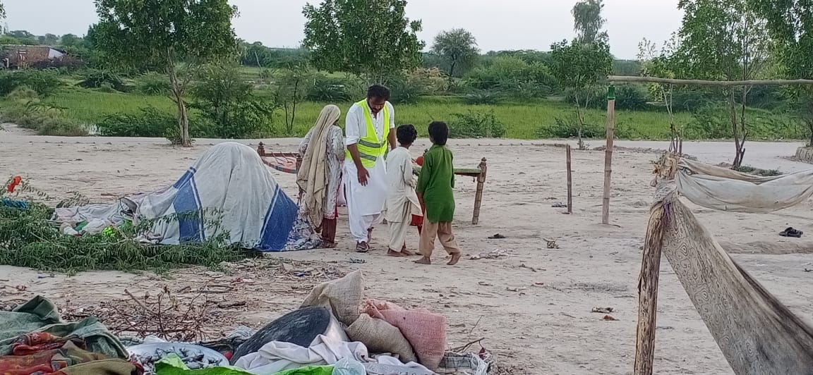 AlyeeIrfan's tweet photo. جس حال میں جینا مشکل ہم اس حال میں جیئے ہیں ۔
#PeopleForHumanity
@BBhuttoZardari @BakhtawarBZ @AseefaBZ @beenasarwar https://t.co/vIbn5ehsXS