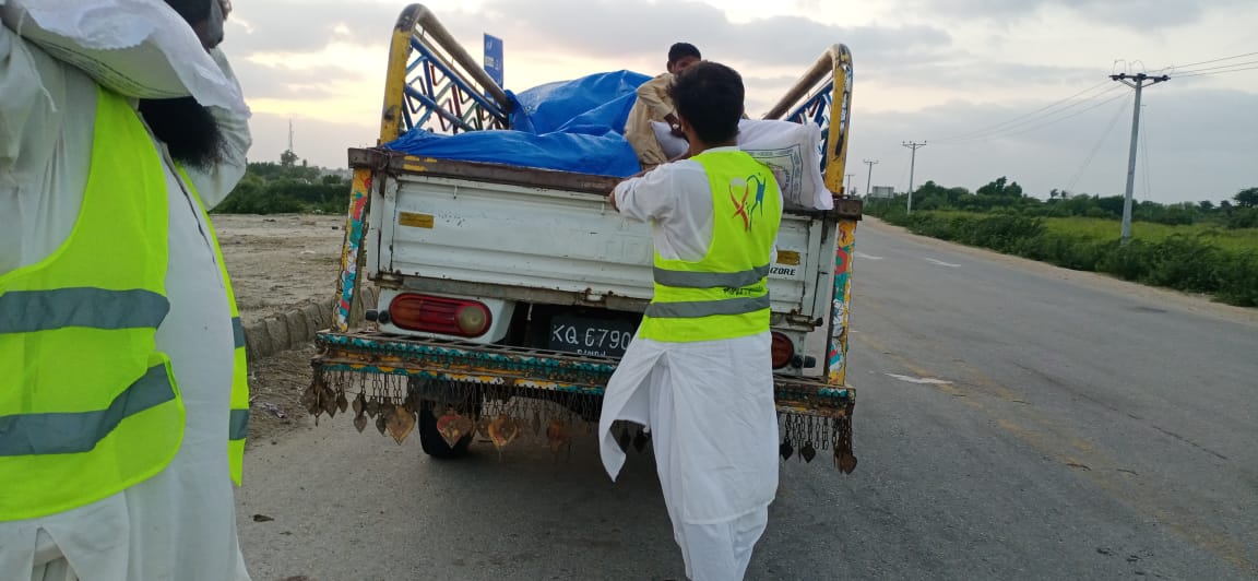AlyeeIrfan's tweet photo. جس حال میں جینا مشکل ہم اس حال میں جیئے ہیں ۔
#PeopleForHumanity
@BBhuttoZardari @BakhtawarBZ @AseefaBZ @beenasarwar https://t.co/vIbn5ehsXS