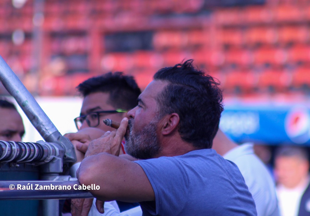 RaulZambrano7's tweet photo. No conozco a Ozzie personalmente, pero cubrir esta temporada de LVBP de cerca me permitió ver un poco más allá de lo que dice o se muestra.

Guillén es un líder. Ama y sabe de pelota, los peloteros le pidieron que asumiera de líder en Tiburones y eso lo movió. https://t.co/LsH8rwqXhd