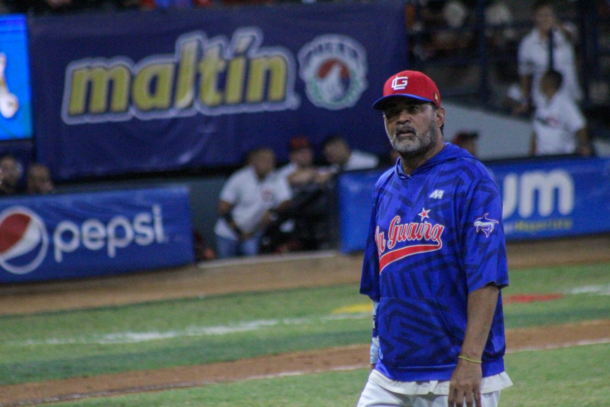RaulZambrano7's tweet photo. No me queda más que desearle éxitos en esta Serie del Caribe y que añada una gesta más a su leyenda en este deporte.

Que sea el manager que rompa la sequía de 15 años sin títulos caribeños para Venezuela.

Y sí, claro que merece volver a dirigir en la MLB.

📷 RZC https://t.co/3q40Z92sXZ