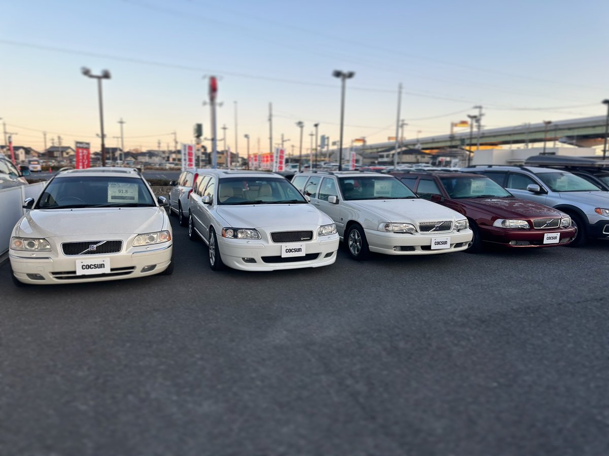 cocsun_volvo's tweet photo. 初代875と二代目285のコラボレーション🇸🇪
こんな展示場作りも、もう中々実現はしにくいですが、875も285も絶賛仕入れ強化中です☺️
#volvo #volvov70 #v70 #cocsun #ボルボ #ボルボv70 https://t.co/ouNvLdXppW