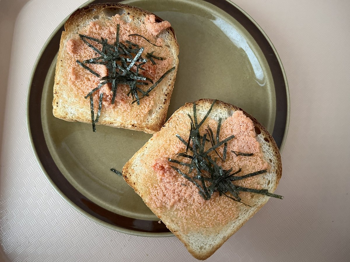 今朝のテキトースト（明太子マヨ）
朝から罪なパンを食べてしまった。
お酒飲みたくなるやつ。
