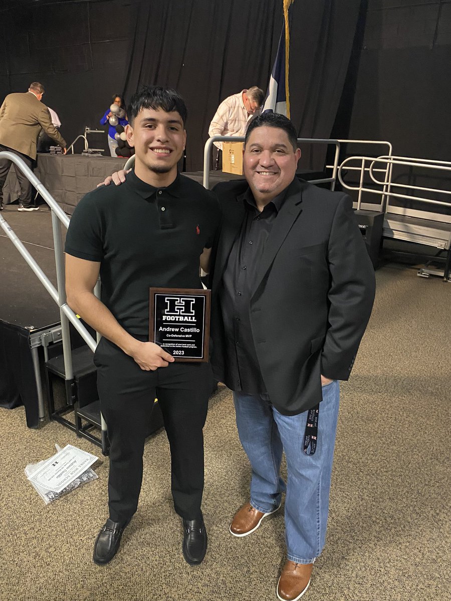 drew2castillo's tweet photo. Blessed and proud to be announced co-defensive MVP. I also want to thank Hanks Football for the last four years, it truly was an honor getting to play alongside with my brothers and playing for all the coaches who taught me what I know. @Hanks_Football @Coach_Veliz https://t.co/91gRvp7uqA