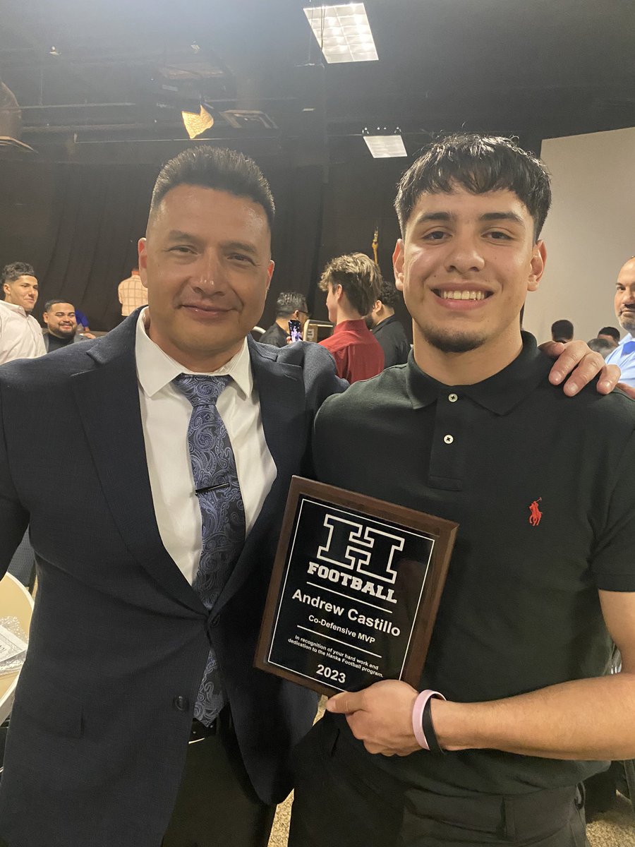 drew2castillo's tweet photo. Blessed and proud to be announced co-defensive MVP. I also want to thank Hanks Football for the last four years, it truly was an honor getting to play alongside with my brothers and playing for all the coaches who taught me what I know. @Hanks_Football @Coach_Veliz https://t.co/91gRvp7uqA