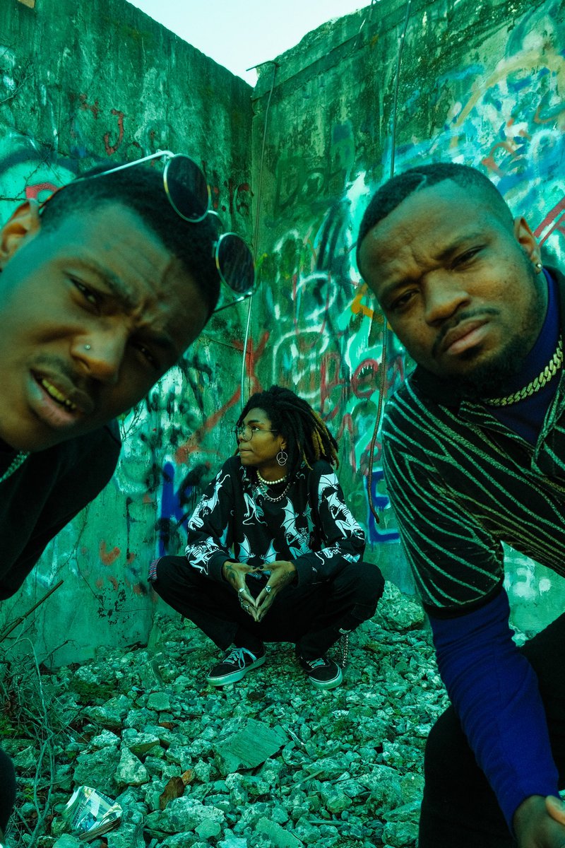 The Footwear Stareโข tweet media